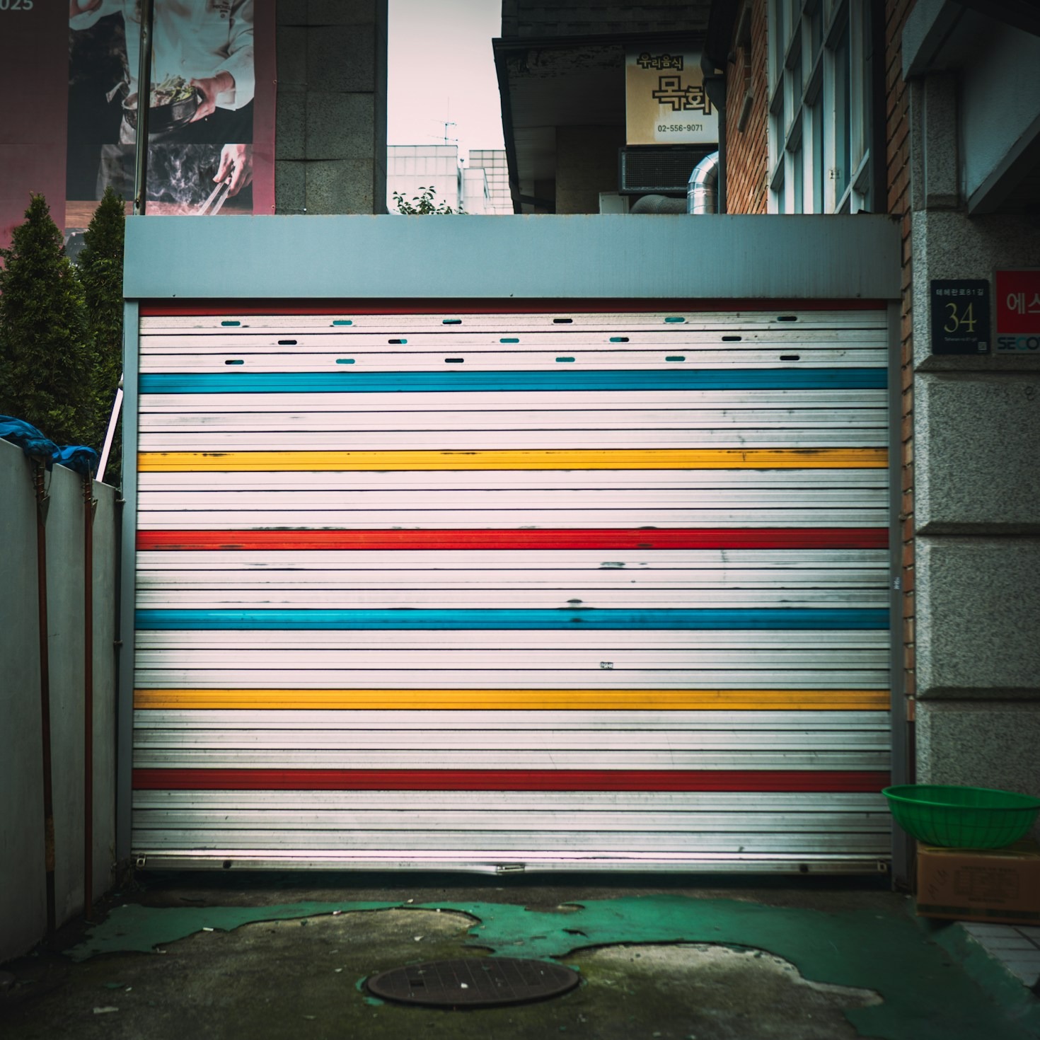 Diseños innovadores en cortinas metálicas modernas